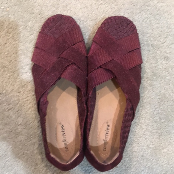 NWOT Comfortview Burgundy Stretch Woven Fabric Crisscross Design Flat Shoe-8WW - Picture 2 of 10